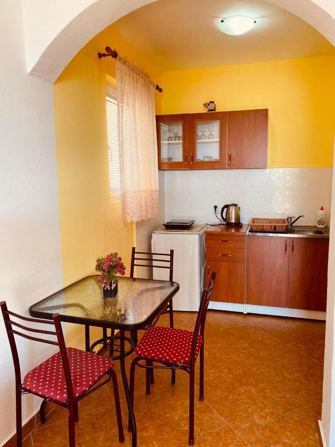 Djonovic Apartments بار المظهر الخارجي الصورة